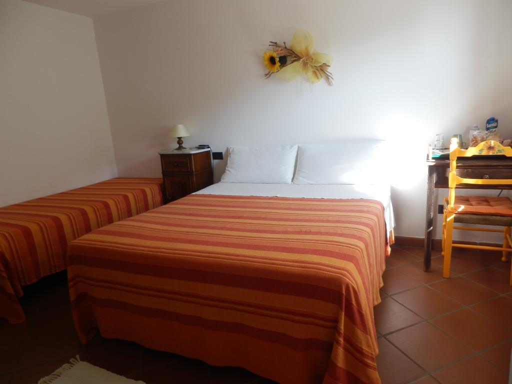 Il Girasole Bed & Breakfast Фосдиново Стая снимка